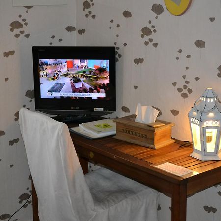Hotel Logis le Relais Sarrasin à Vezenobres Extérieur photo