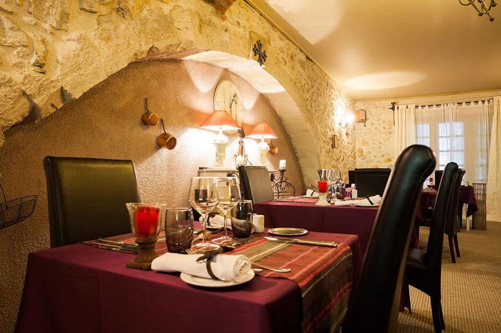 Hotel Logis le Relais Sarrasin à Vezenobres Extérieur photo